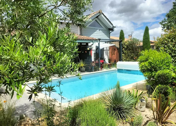 Au Bord Du Vieux Moulin - Pres De Bordeaux * Мериньяк